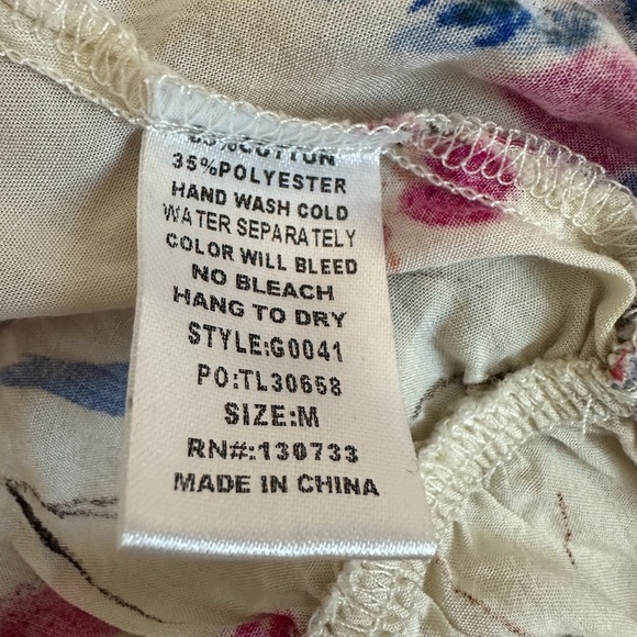 Umgee vibrant floral shorts romper 3/4 bell sleeve Tie belt Wrap front snap Sz M - Picture 8 of 8